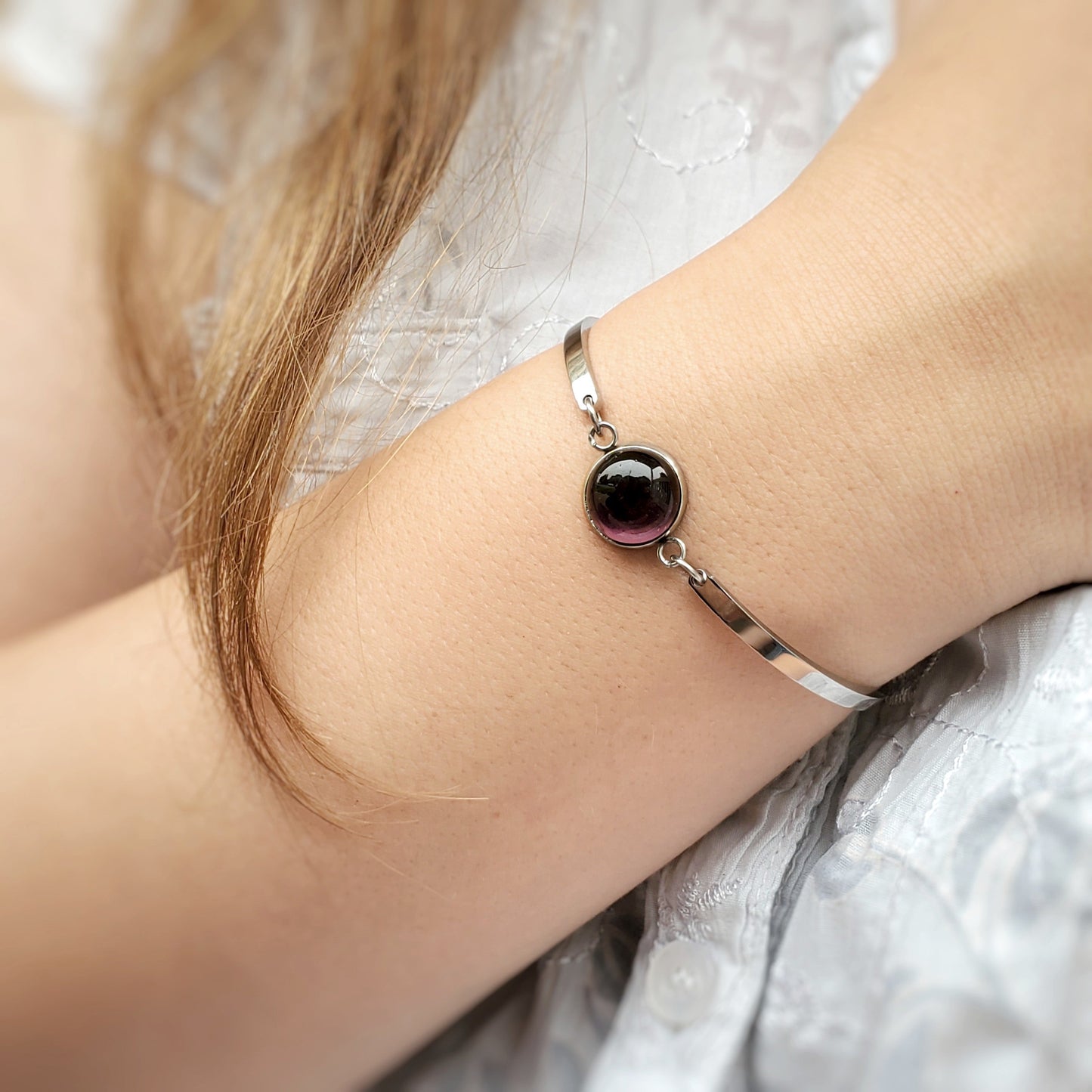 Mini bracelet verre récupéré et inox Solstice (mauve mat) - Bijoux Le fil d'Ariane