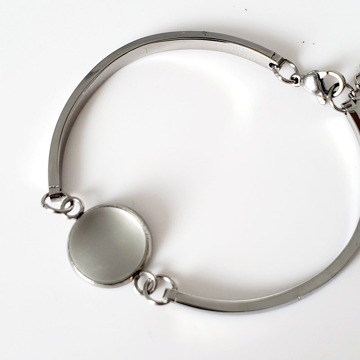 Mini bracelet verre récupéré et inox transparent mat - Bijoux Le fil d'Ariane