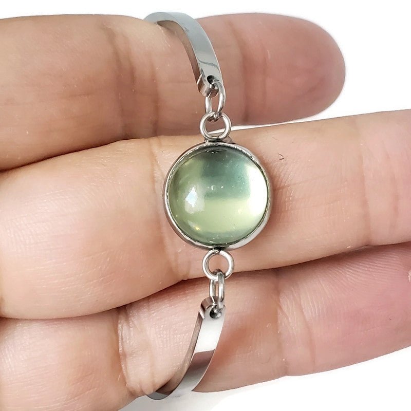 Mini bracelet verre récupéré et inox vert pâle lustré - Bijoux Le fil d'Ariane