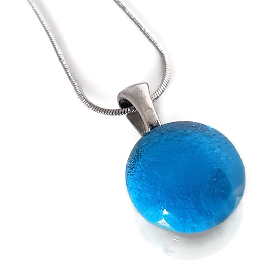 Mini pendentif, bleu transparent verre fusion - Bijoux Le fil d'Ariane