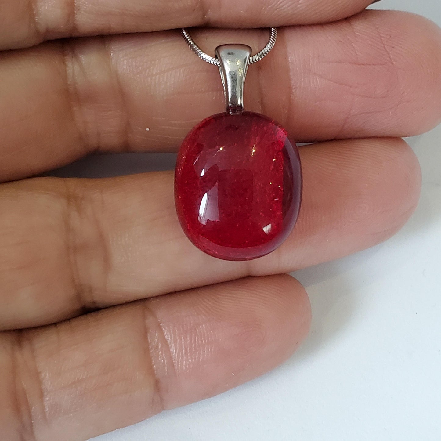 Mini pendentif, rouge transparent verre fusion