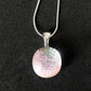 Mini pendentif, transparent et rose pâle, verre fusion - Bijoux Le fil d'Ariane