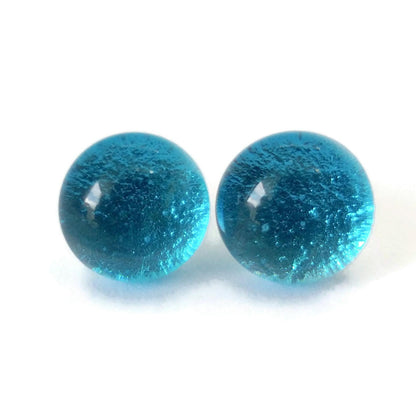 Puces d'oreille turquoise transparent, verre fusion - Bijoux Le fil d'Ariane
