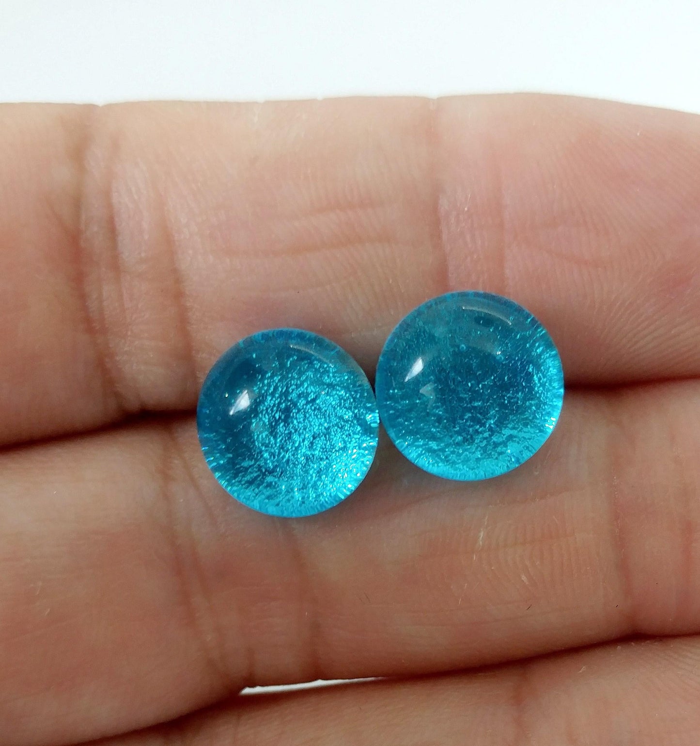 Puces d'oreille turquoise transparent, verre fusion - Bijoux Le fil d'Ariane