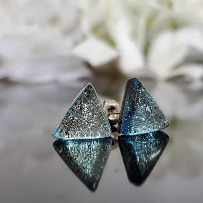 Puces triangles - plusieurs couleurs - Bijoux Le fil d'Ariane