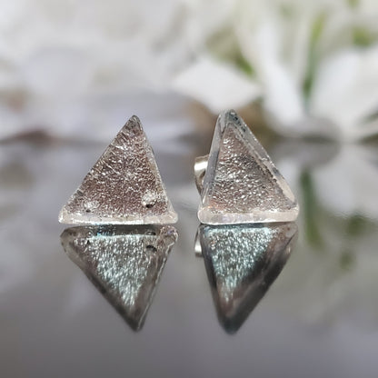 Puces triangles - plusieurs couleurs - Bijoux Le fil d'Ariane