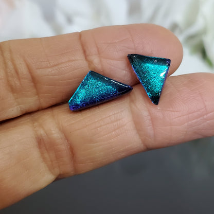 Puces triangles - plusieurs couleurs - Bijoux Le fil d'Ariane
