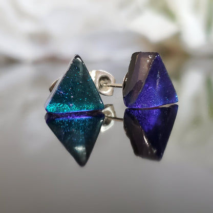 Puces triangles - plusieurs couleurs - Bijoux Le fil d'Ariane