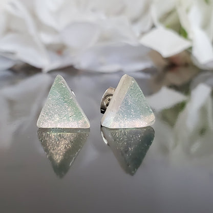 Puces triangles - plusieurs couleurs - Bijoux Le fil d'Ariane