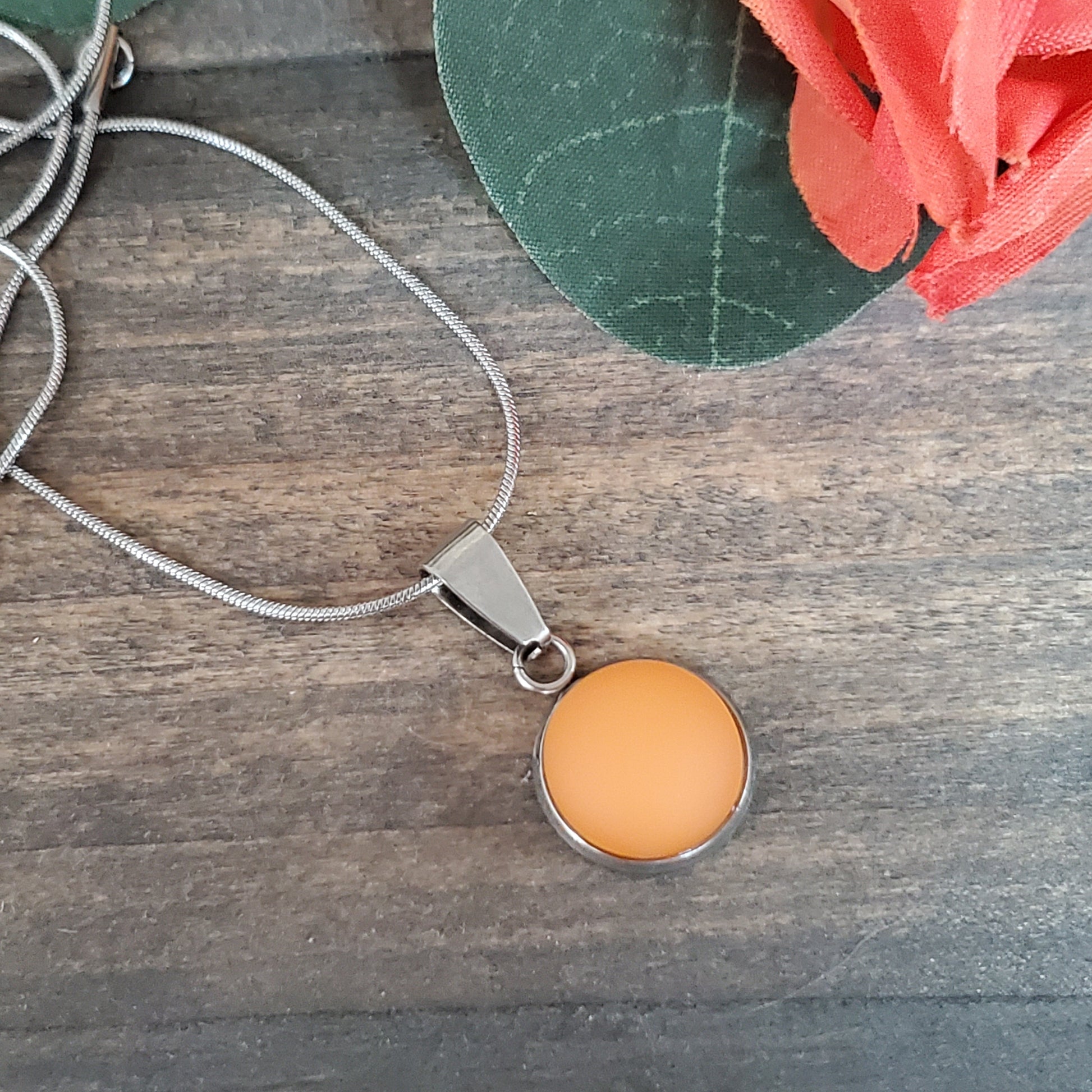 Série orange - plusieurs modèles - lustré et mat - Bijoux Le fil d'Ariane